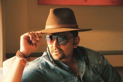 Gaurang Doshi is an Indian Film Producer based in Bollywood. He has Produced many Movies such as Deewaar, Aankhen. He is a big follower of Amitabh Bachchan.