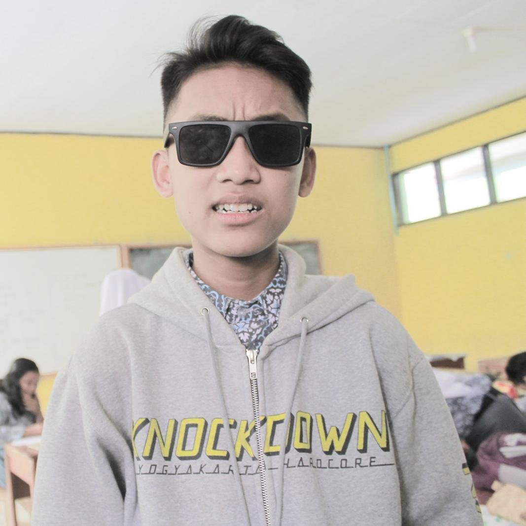 Follback? Mention ! | CorneringTeamB-)|RoadRaceIsMyLifeB-)| 24 oktober 98 | X-SCIENCE-4 SMA NEGERI 1 KATAPANG |