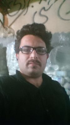 ‏تنها.غمگین از دنیا.