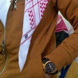 ،