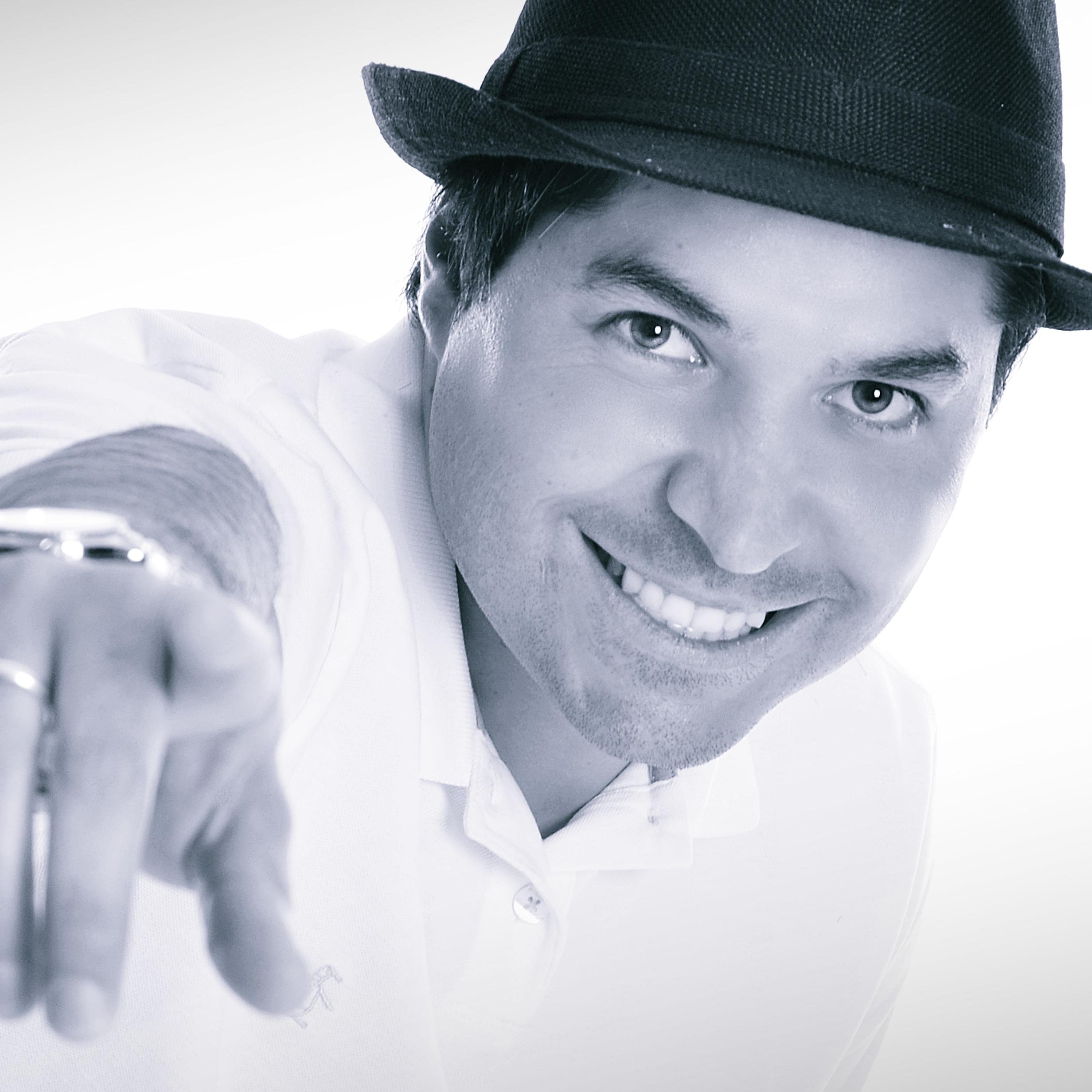 Martillero, Productor de eventos, comerciante y Papá de 2 princesas y 1 príncipe.