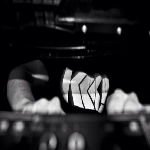 DJ / Locutor / Productor Musical. BOOKING Contacto: info@toni-k.com