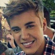 Fã sofre. Fã chora. Fã tem orgulho. Fã é eterna. Fã entende. Fã espera. Fã ama....Essa fã sou eu! @justinbieber S2