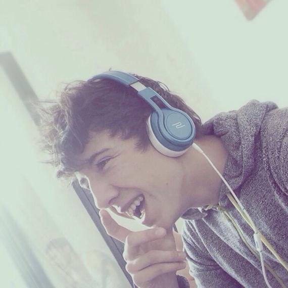 alohehen's profile picture. Singer & Blogger BELIEVE IN YOURSELF swallow your pride