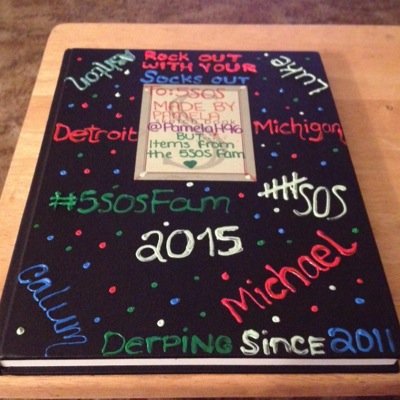 Hey guys! I'm making a book for 5SOS to give to them in August! If you want a message in it just tweet/DM me ✌️if you want to send gifts, DM me for details