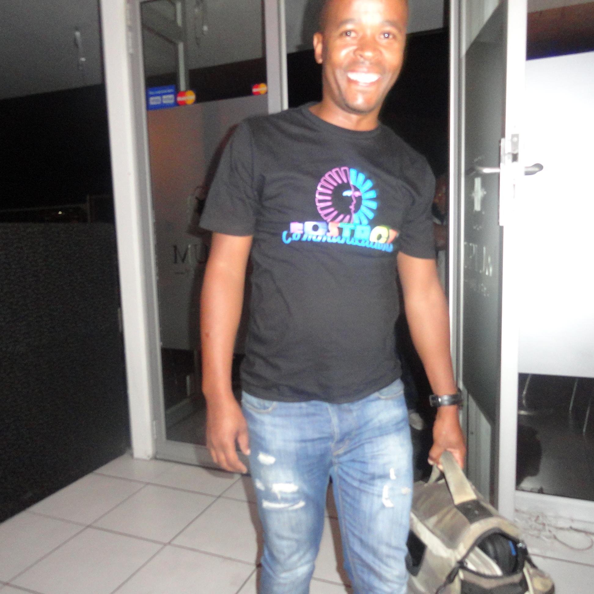 LuvuyoJM's profile picture. 