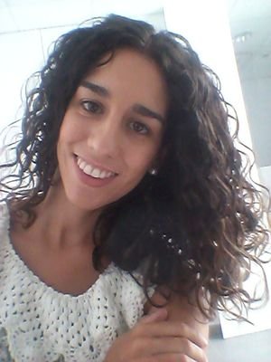 Risueña y despistada. Adoro las flores. Mi fortuna es ser andaluza; la primavera es mi estrella. Ingeniera Industrial comprometida #médulaparatodos #feminismo