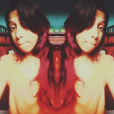 Ela é forte sua graça é divina não é sorte, seu pai lhe fez bendita e ela brilha grande menina ela pode, ela só não sabia ♬♡