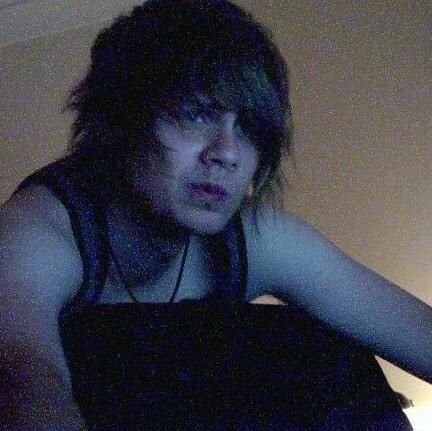follow @mikeyftcocaine bc she gave u this free follow :-)
