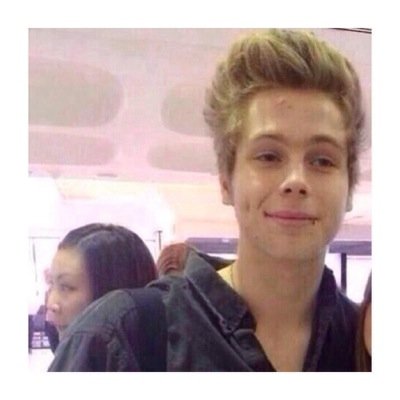☽ have you ever met someone whos smile could