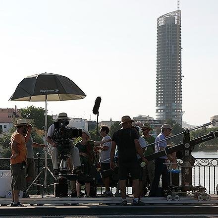 Noticias sobre rodajes, castings, imágenes e historias de escenarios únicos que han enamorado al mundo audiovisual,creando una ciudad de cine; Sevilla