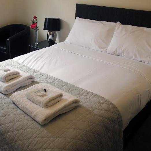 Starbandb's profile picture. We are a small family run guesthouse, friendly and warm, ideally located in the heart of the Oxford City Centre.