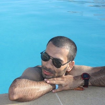 - Üzmüşler seni Prenses .çünkü ben bir kadının kırıldığını saçını toplayışından anlarım ... ''' ;)