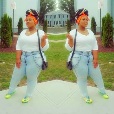 -Capricorn ♑❤
-I love moneeeyy ! 
-Kik: @prettylightskin_99
