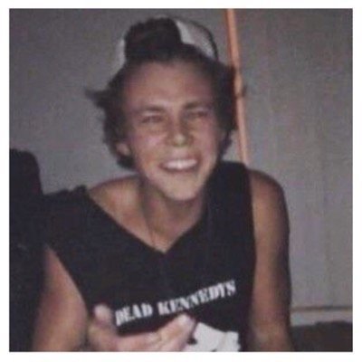 @rosesashton gave you a free follow. go follow her please :-)