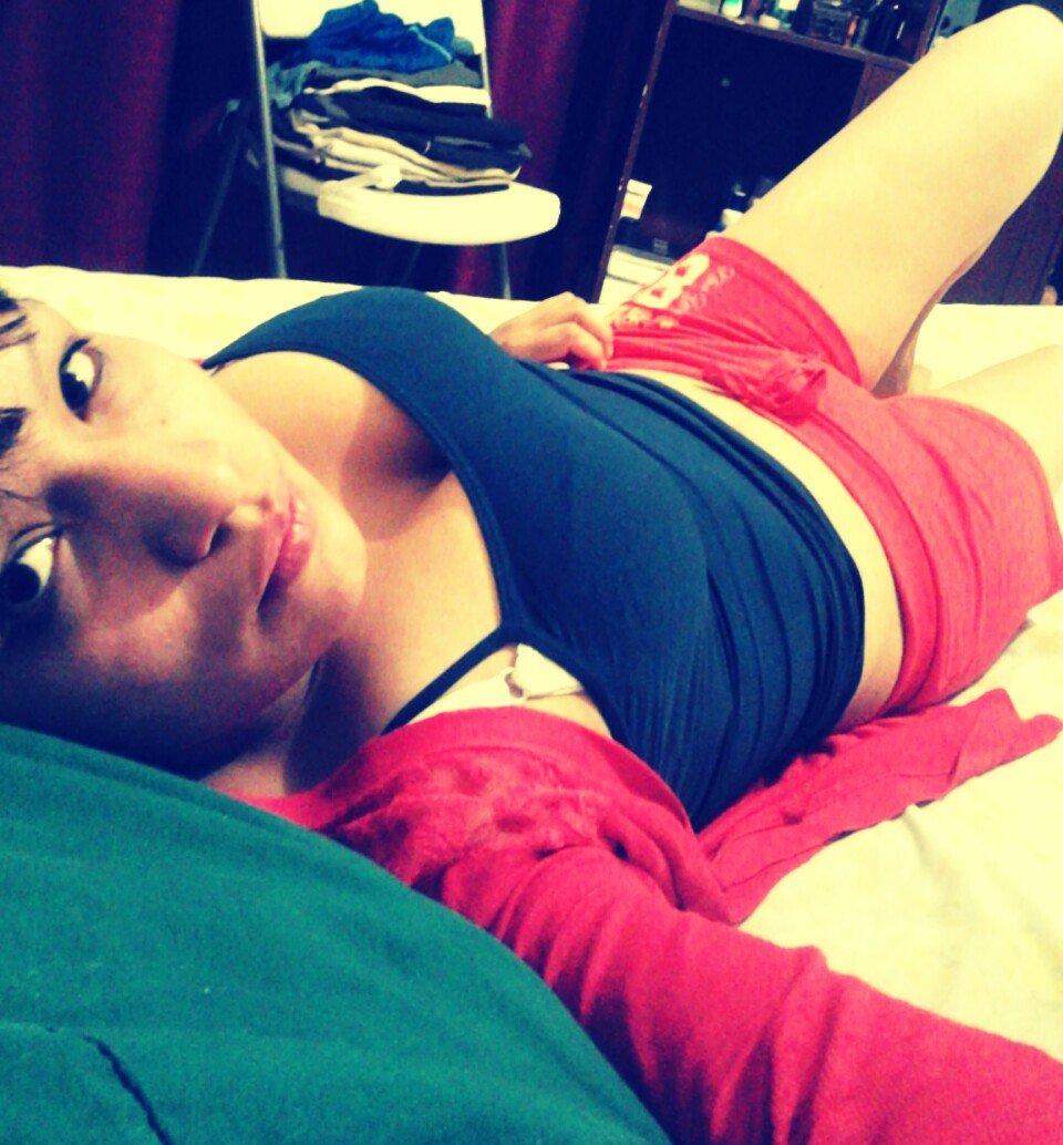 soy una chica muy sensible...:-*te sigo me sigues me dejas de seguir te dejó de seguir.......hey polla-:)