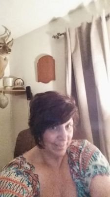 PCH SUPERFAN , LOVE TO DO CRAFTS SPEND
TIME WITH MIKE (HUSBAND 31YRS AND ♡♡♡ BEAUTIFUL CHILDREN ZACH, MALLORY AND CALEB
3 DOGS and CATS