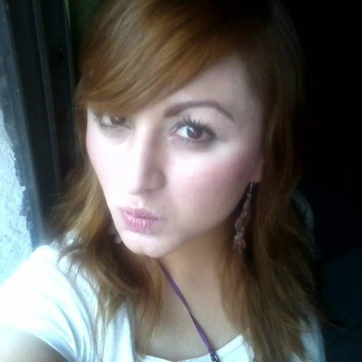 soy una chica muy sincera!
&& soy Cristiana!
pero  conoceme !!! : D