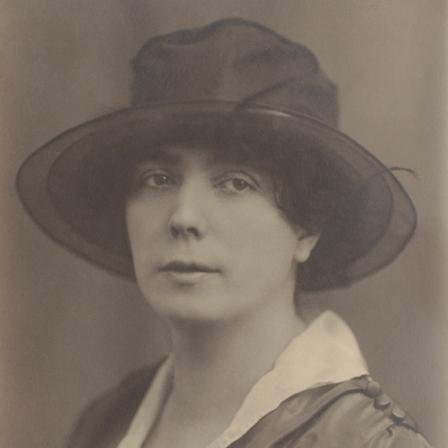 itsnorabarnacle's profile picture. Wife and compatriot in lust with author @itsjamesjoyce.  Mother to Lucia & Giorgio.