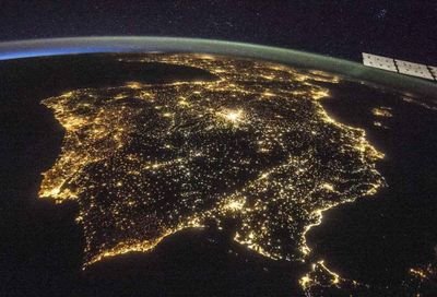 cordobés,residente en Alcorcón y de la Real Sociedad (ciudadano de un lugar llamado mundo).
