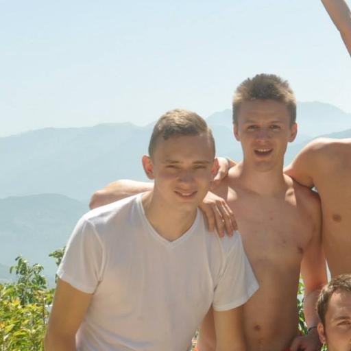 Bournemouth University graduate, web developer for @hellobraveuk and likes food.