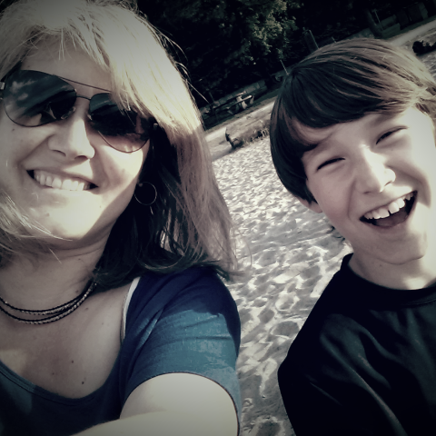 frameofmindca's profile picture. 