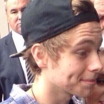 I gave you a free follow so can you help me with a rt and maybe a follow? ily