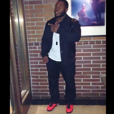 Da MONEY IS DA MOTIVE!!!!! #TEAMBRUTON @CupCakeDrakes #VAMPIRELIFE #TEAMNOSLEEP #TEAMSUCKAFREE #TEAMGIANTS #TEAMKNICKS Instagram: adealz