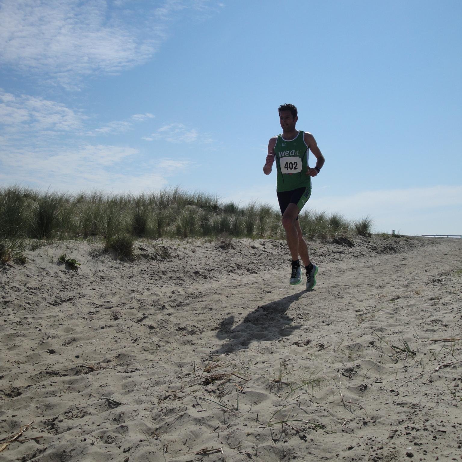 Getrouwd met Sandra en vader van Max en Tim. Beleidsadviseur bij SWVO. Trainer bij Loopschool Zeeland Gezond. Wedstrijdatleet en sportliefhebber.