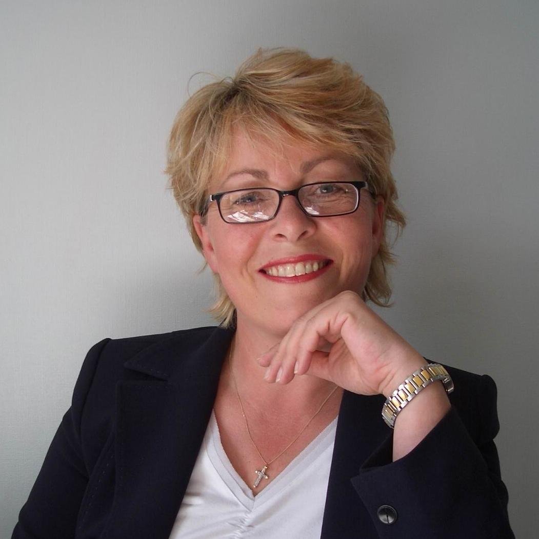My passion is people. Dynamism, commitment, drive and energy have helped others achieve great results in personal development.