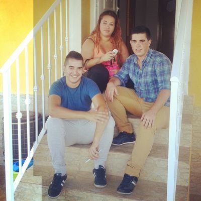 un tio normal de ojos azules.Cartagena.fecha de nacimiento:03/10/1996 mis sobrinos mi vida!
insta:kperikin.n.c
👻kperikin.n.c