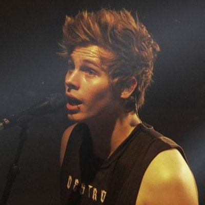 PLEASE FOLLOW @halfirishash I LOVE YOU
