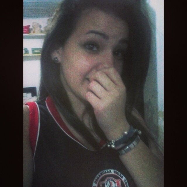 A menina que usava o all star tradicionall e uma bermuda brega, mais que hoje solta seus cabelos e desfila pra causar inveja. :***