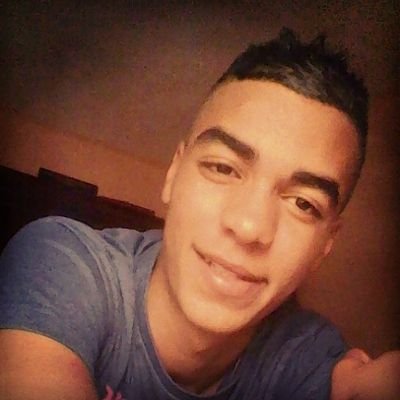 dando guerra desde el 97 , madridista hasta la muerte , vivo mi vida como si fuera el ultimo segundo de ella :)