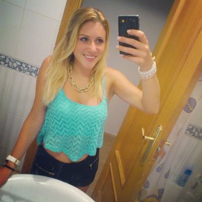 Me gusta lo difícil, me atrae lo complicado, y me enamoro de lo imposible // Yo no sufro de locura, la disfruto a cada minuto ;)