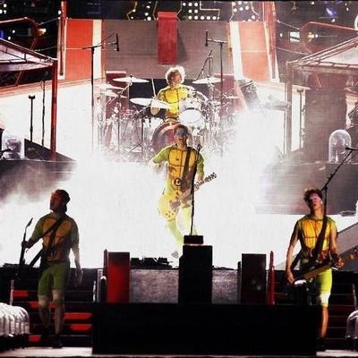 lil5SOSbutton's profile picture. Tomorrow Never Dies.... but I'm running from the Daylight. I'm in love with a band... they do weird shit sometimes. @5SOS make me happy when I'm sad