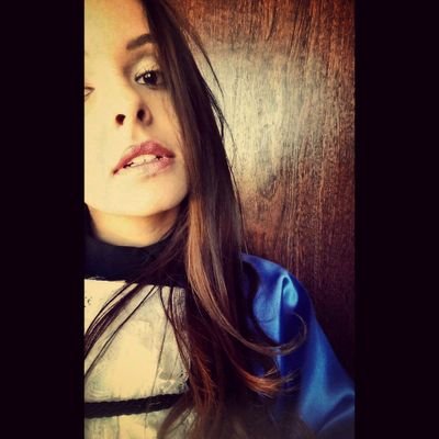 Ariana, dezessete, cruzeirense fanática, apaixonada por seriado, Jorge e Mateus, Luan Santana e por livros. Não gosto de chocolate e só. Beijos :*