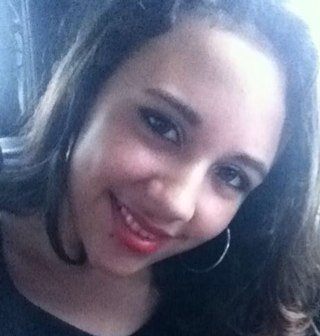 Directioner.
 English and portuguese. 
Food and Friends.
Designer and poet.
15 years many smiles.