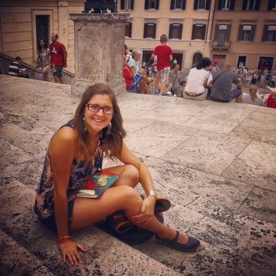 yosoyanajulia's profile picture. Ehmm... periodista, comunicación,  prensa y blablabla.