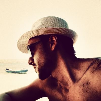 manoloco33's profile picture. Administrador de empresas, ávido de la vida, las risas y el deporte.