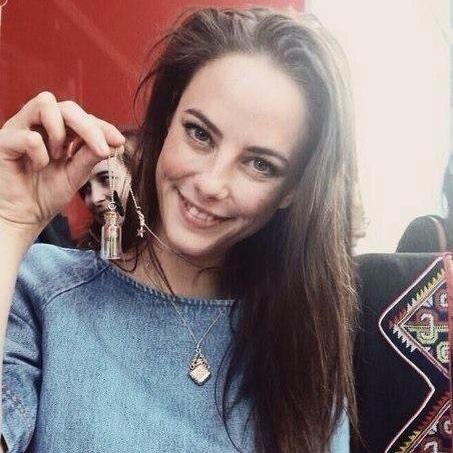 BitchLightwood's profile picture. Soy una cazadora de sombras muy sexy y te enamoro para luego romperte el corazón con mi látigo y pisarlo con mis botas  Your Heart is my piñata |#SpanishTMIFake