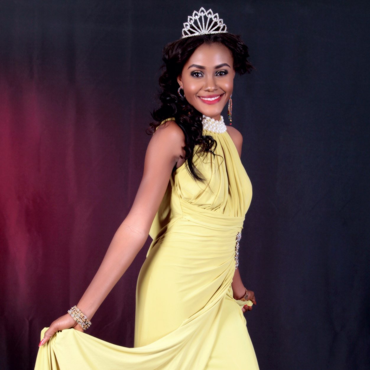 QueenEsther_'s profile picture. Beautiful, smart and single. I'm a Queen n only Kings understand me. Email- Estherkanu67@yahoo.com. IG- @queenestherkanu.