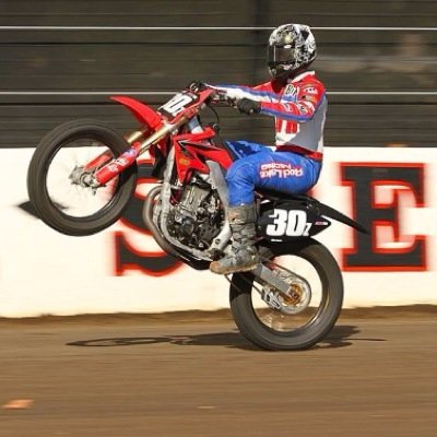 im a flattrack racer who loves to go fast an to go on long walks on the beach.