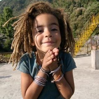 PAZ, AMOR E FELICIDADE ♥
face : https://t.co/zvO5Aq14R3
 Vocês riem de mim por eu ser diferente, e eu rio de vocês por serem todos iguais.  
- BOB MARLEY