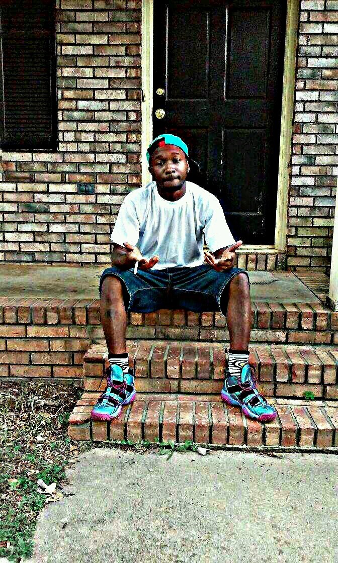 no i do not live in a mansion but I'm all about my green like im Stanley