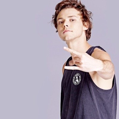 please follow @ashftmikeyy