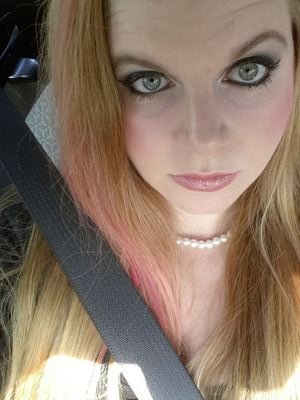 Mom of 2. Loves makeup. Nerdy things.