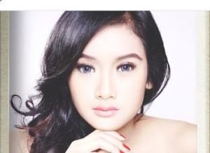 Penyanyi. Aktris. Bintang iklan. Prod: Sani Musik Collection. Manajemen: Tjahjadi Djajanata/Ishak. CP: 0817463462