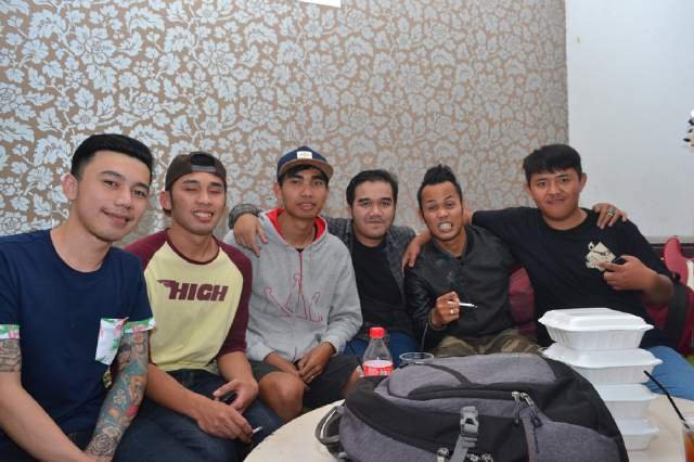We Are Pop punk band from North Bandung, @yulamlamKW2 (vocal), @ricawbastian (guitar), @bang_ase (back.vocal + guitar), Fakta (drum) http://t.co/CNnOvKQtR1