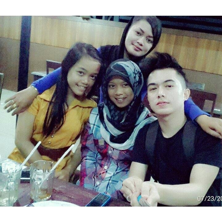 biarkan orang berkata apa, kamu ya kamu, bukan dia, bukan aku atau pun mereka

*Inilah gue,tetap gue dan akan menjadi gue,apa adanya karena gue adalah gue*